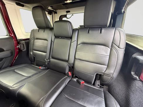 Used 2021 Jeep Wrangler Unlimited Sahara AWD/4WD image 15