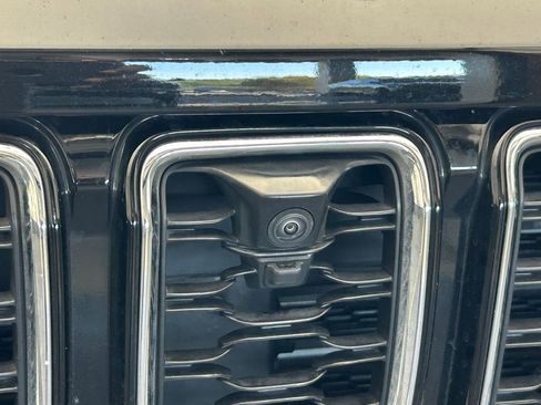 Used 2024 Jeep Grand Cherokee Limited w/ Luxury Tech Group II image 48