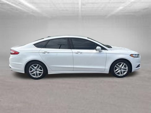 Used 2016 Ford Fusion SE FWD image 5