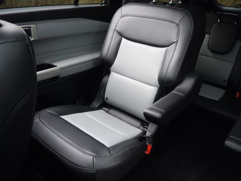 Used 2023 Ford Explorer XLT w/ Equipment Group 202A image 15