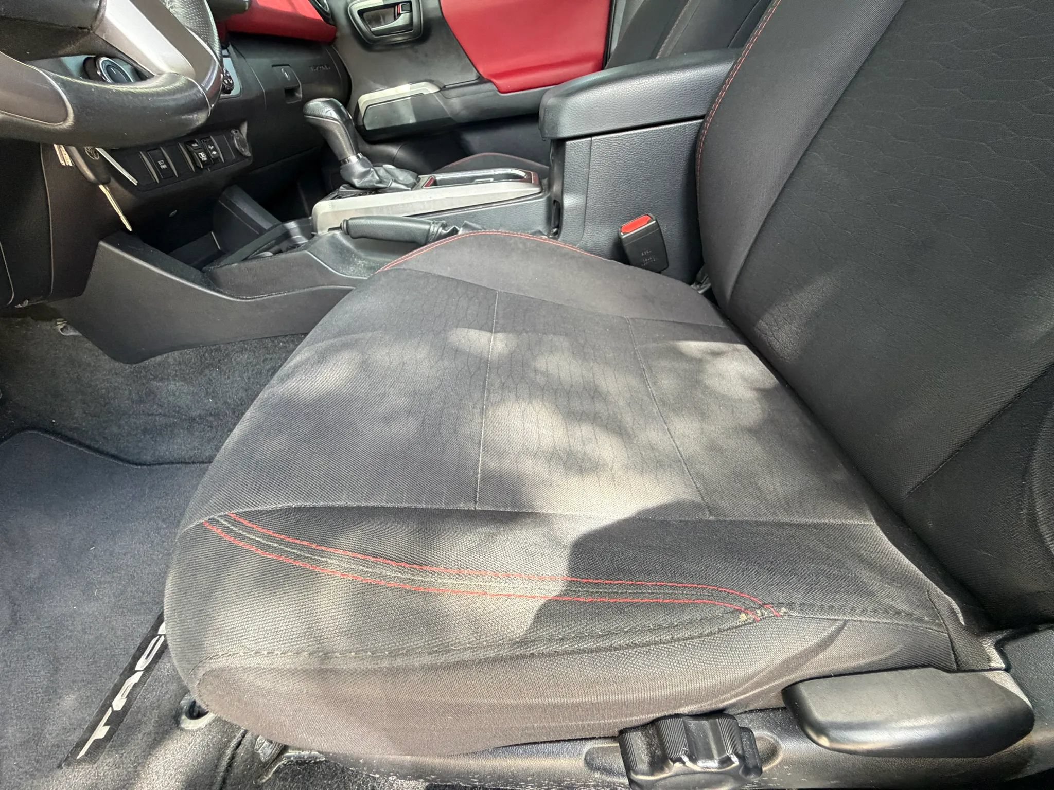 Used 2018 Toyota Tacoma SR5 AWD/4WD image 12