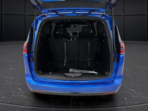 New 2026 Chrysler Pacifica Select image 15
