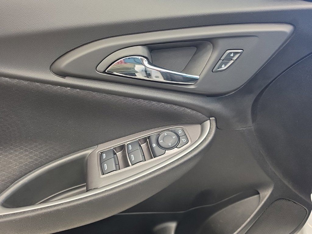 Used 2025 Chevrolet Malibu RS FWD image 35