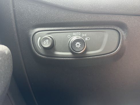 Used 2018 Chevrolet Equinox LT AWD/4WD image 30
