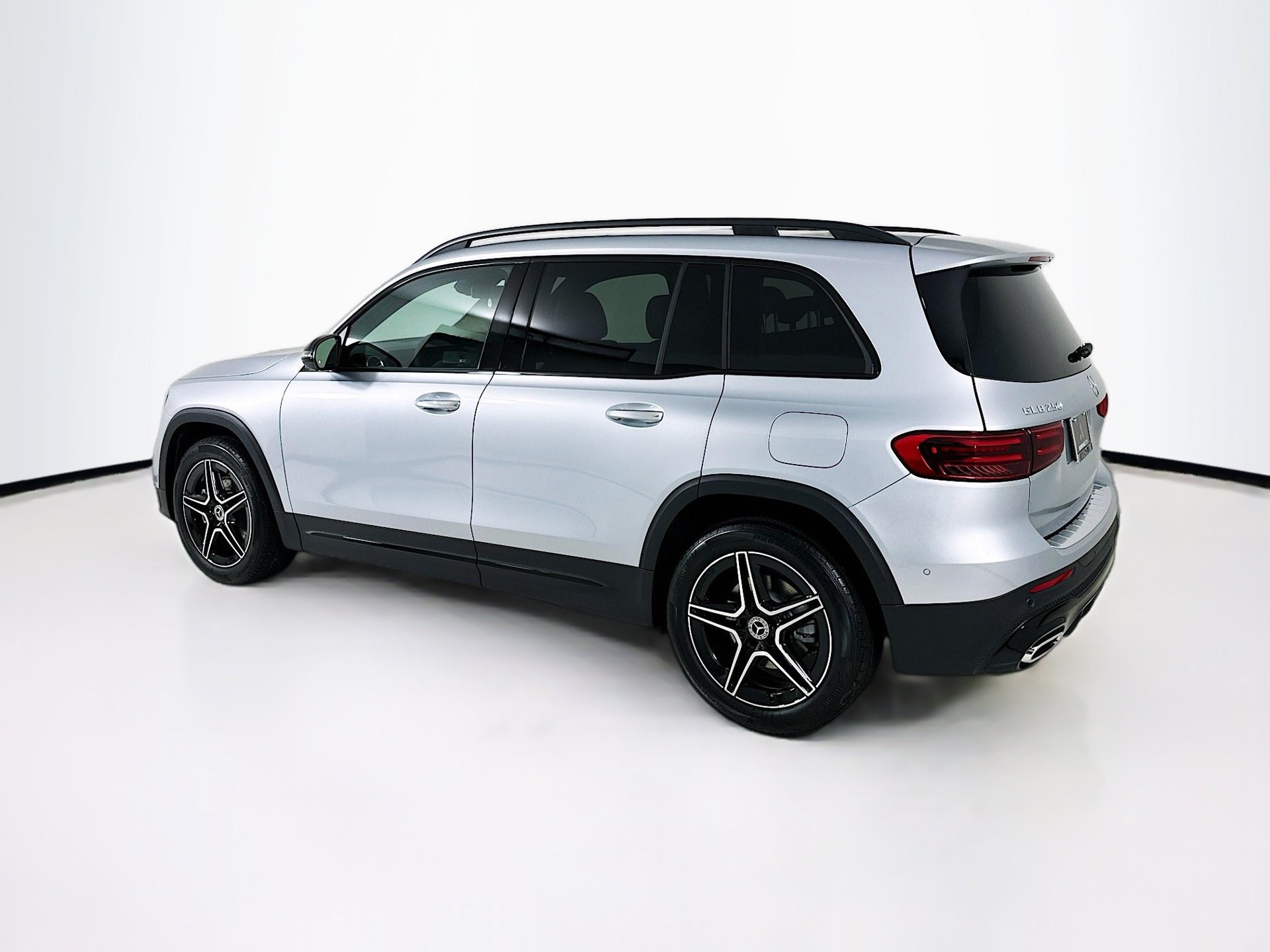 New 2026 Mercedes-Benz GLB 250 image 6