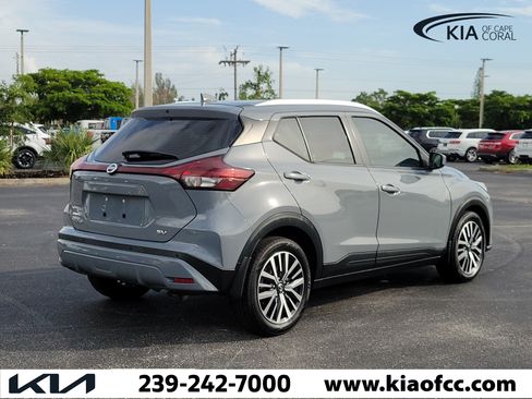 Used 2021 Nissan Kicks SV w/ Interior Electronics Package FWD image 6
