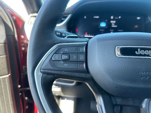 Used 2023 Jeep Grand Cherokee Altitude image 29