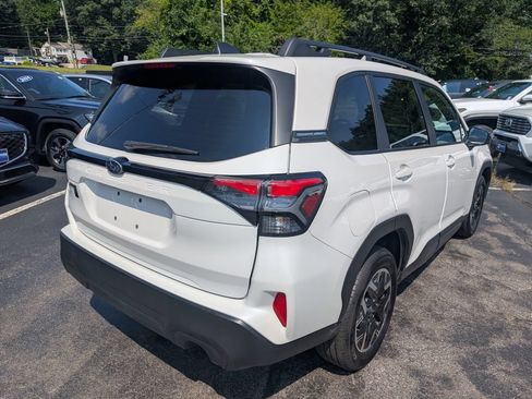 Used 2025 Subaru Forester Premium AWD/4WD image 8