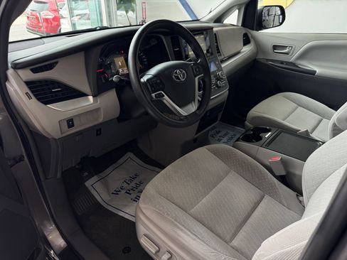 Used 2017 Toyota Sienna LE w/ Protection Package AWD/4WD image 22
