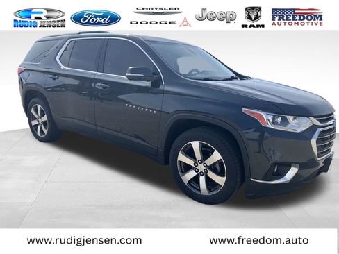 Used 2018 Chevrolet Traverse LT image 2
