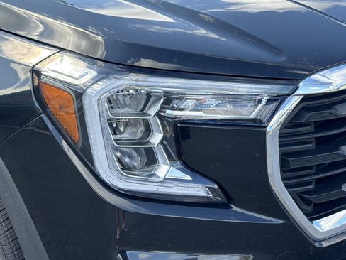 Used 2024 GMC Terrain SLE FWD image 8