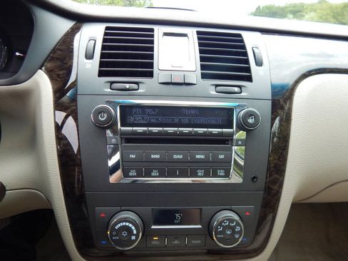 Used 2008 Cadillac DTS FWD image 23