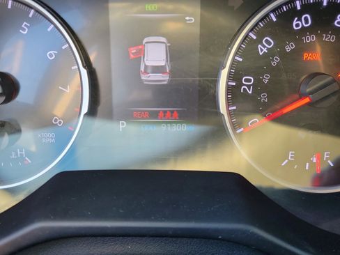 Used 2021 Toyota RAV4 LE image 23