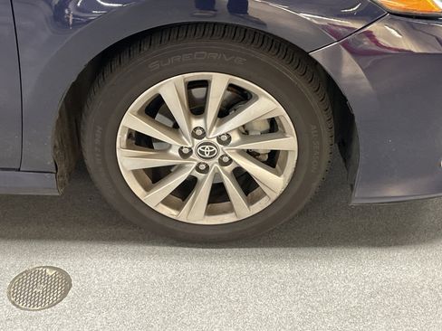 Used 2021 Toyota Camry LE image 6