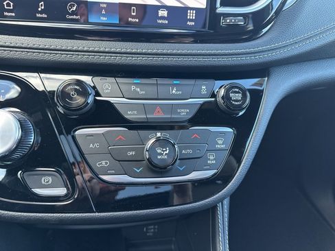 New 2026 Chrysler Pacifica Limited image 73