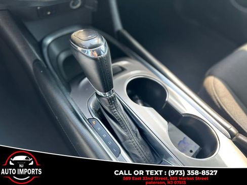 Used 2017 Chevrolet Malibu LT image 17