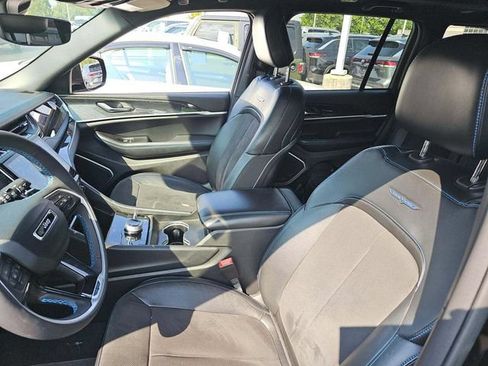Used 2024 Jeep Grand Cherokee Trailhawk AWD/4WD image 4