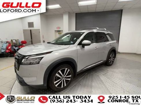 Used 2024 Nissan Pathfinder Platinum FWD image 4