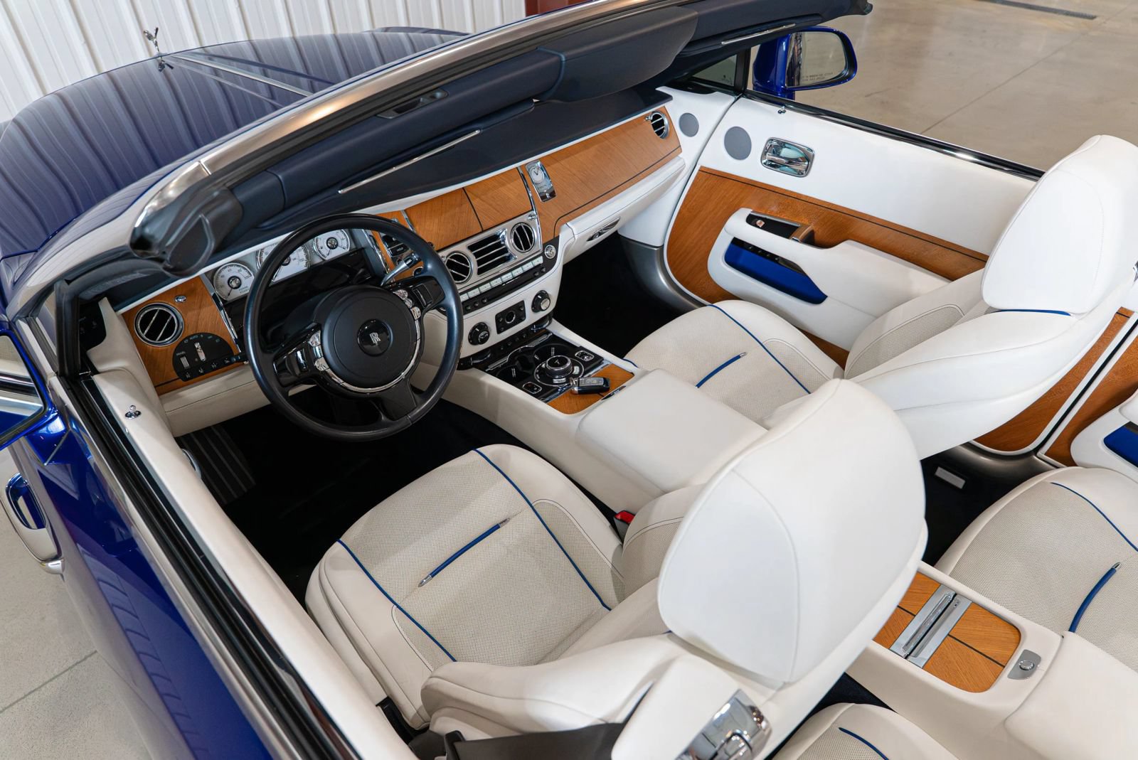 Used 2017 Rolls-Royce Dawn RWD image 22