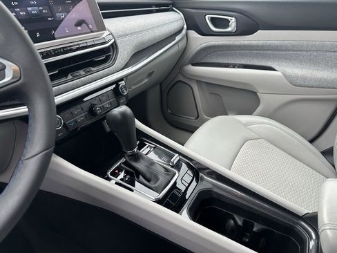 Used 2022 Jeep Compass Latitude image 11