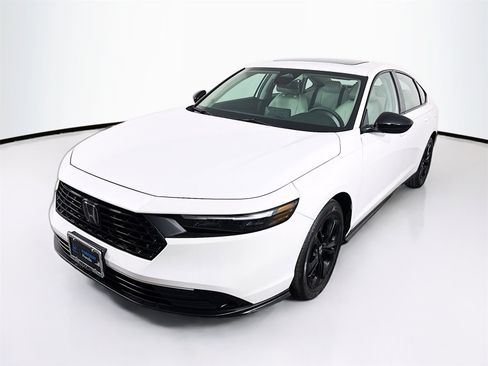 Used 2025 Honda Accord SE image 3