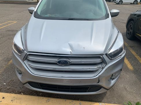 Used 2019 Ford Escape SE FWD image 2