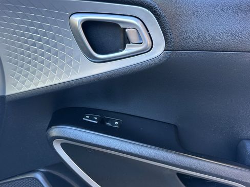 Used 2021 Kia Soul LX image 21