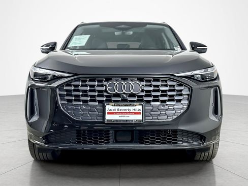 Used 2025 Audi Q5 Premium w/ Convenience Package image 8