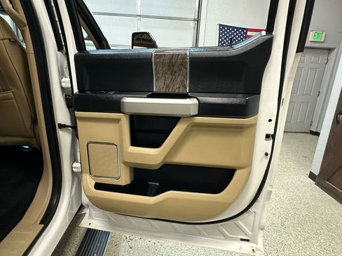 Used 2018 Ford F250 Lariat image 14