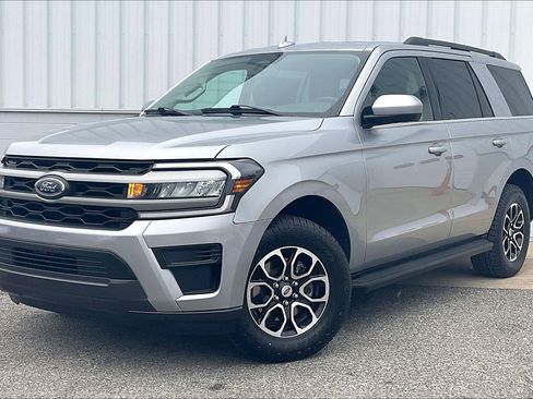 Used 2024 Ford Expedition XLT image 2