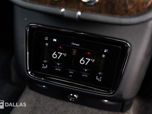 Used 2025 Bentley Bentayga image 34