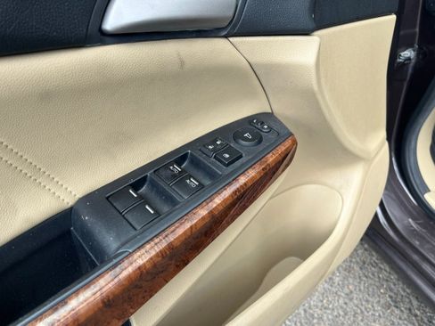 Used 2011 Honda Accord EX-L image 12