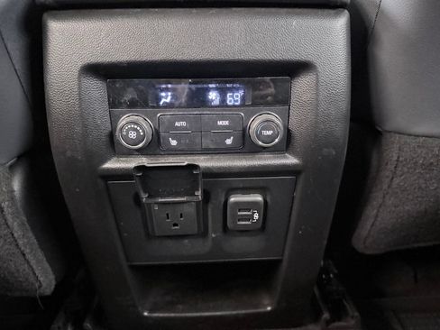 Used 2019 Chevrolet Traverse Premier w/ Driver Confidence II Package FWD image 28