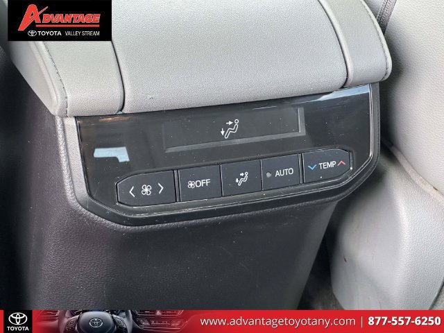 Used 2023 Toyota Highlander Limited AWD/4WD image 17