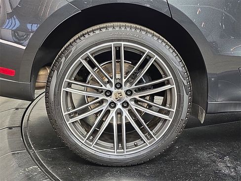Used 2025 Porsche Macan image 29