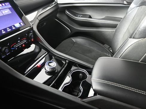 Used 2022 Jeep Grand Cherokee L Laredo image 34