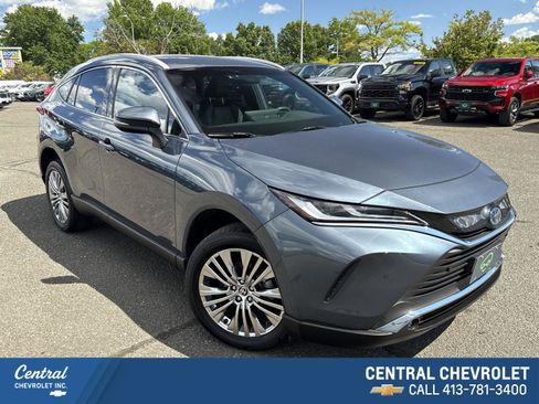 Used 2023 Toyota Venza XLE AWD/4WD image 1