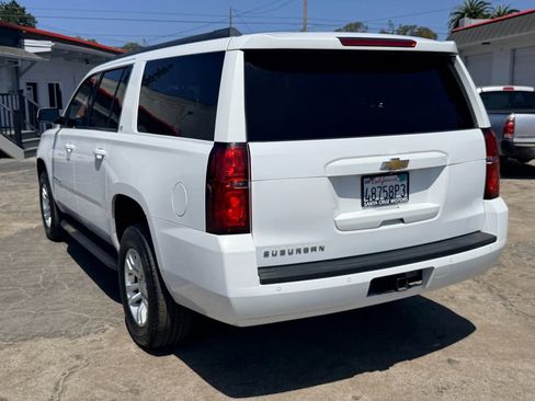 Used 2018 Chevrolet Suburban LT RWD image 4