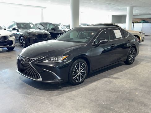 Used 2022 Lexus ES 350 w/ Premium Package image 4