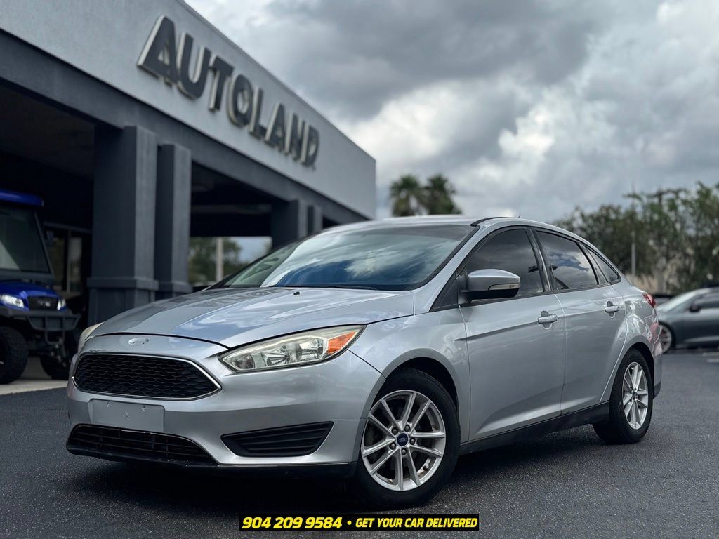 Used 2017 Ford Focus SE FWD image 1