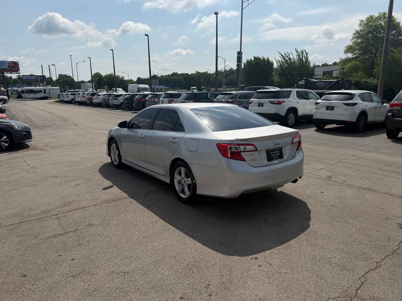 Used 2014 Toyota Camry SE w/ Fleet Convenience Package FWD image 5
