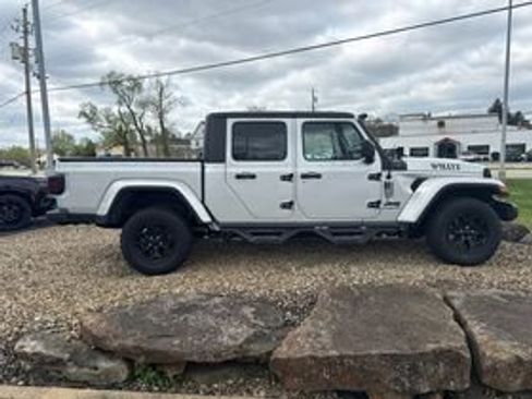 Used 2022 Jeep Gladiator Sport AWD/4WD image 4