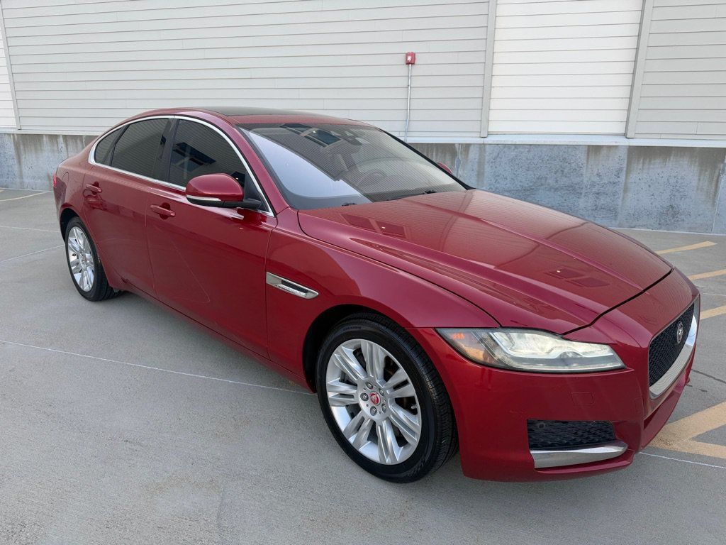 Used 2017 Jaguar XF Premium RWD image 1