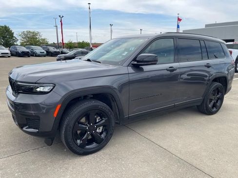 Used 2024 Jeep Grand Cherokee L Altitude AWD/4WD image 2