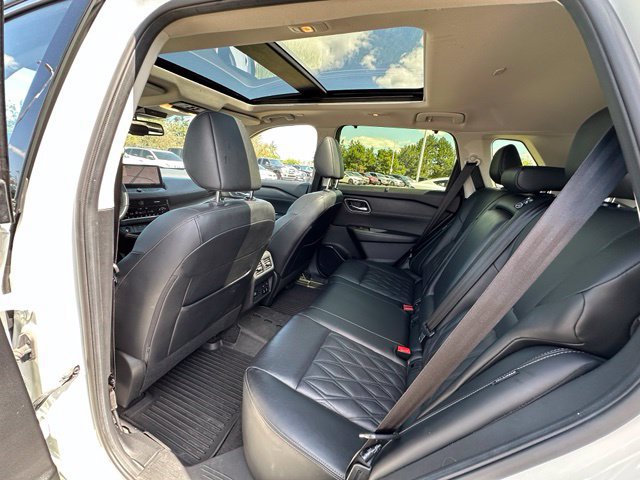 Used 2024 Nissan Rogue Platinum w/ Platinum Premium Package AWD/4WD image 14