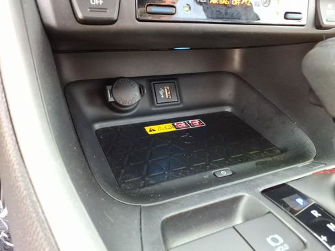 Used 2024 Toyota RAV4 XSE w/ Premium Package image 23