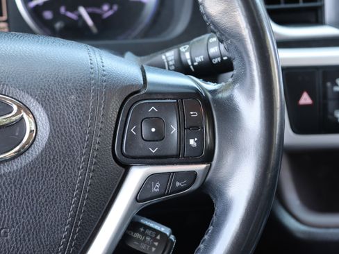 Used 2019 Toyota Highlander XLE image 21