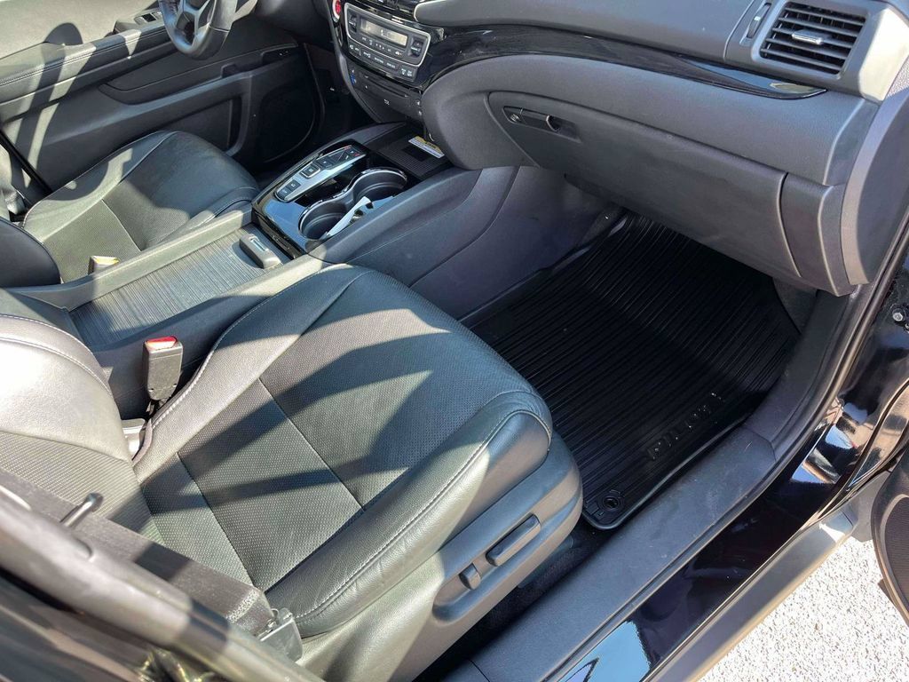 Used 2019 Honda Pilot Elite image 12