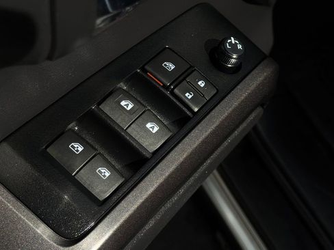 Certified 2023 Toyota Tacoma TRD Off-Road AWD/4WD image 10