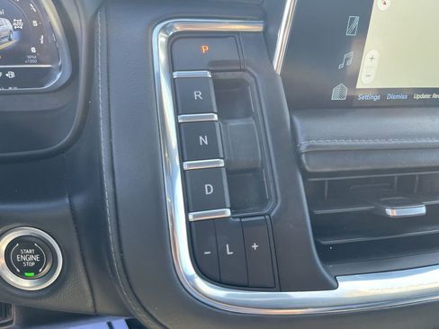 Used 2022 Chevrolet Suburban LT w/ LT Signature Package AWD/4WD image 20